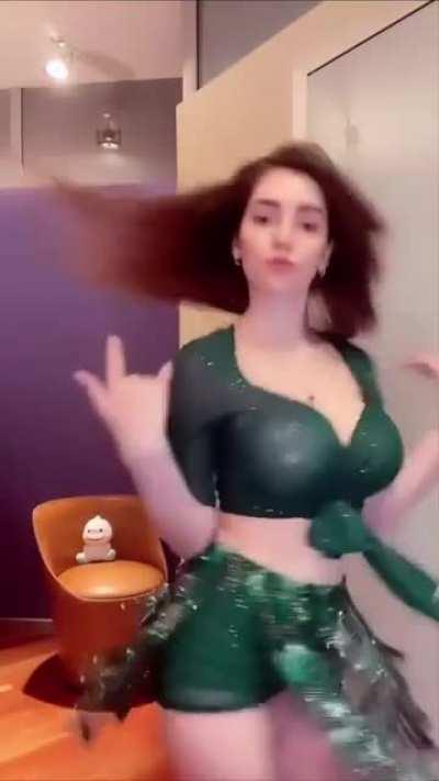 Holy shit her boobs 💋