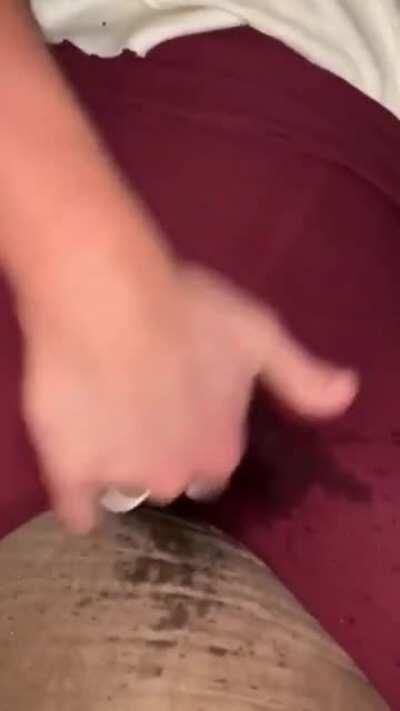 Daddy made me squirt thru my leggings. I soaked the couch 🤷🏻‍♀️