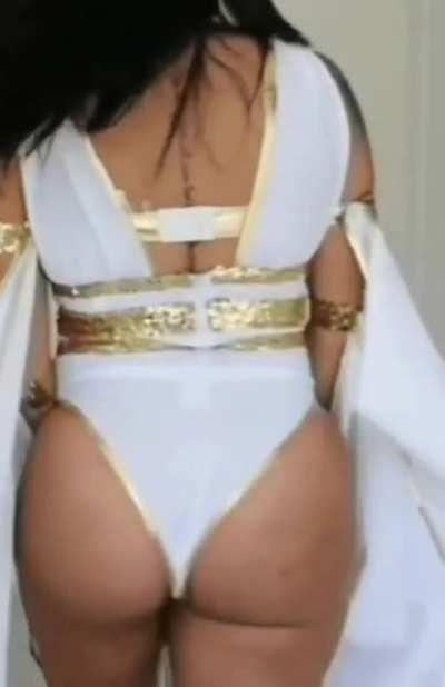 Her Fat butt close up 🤤