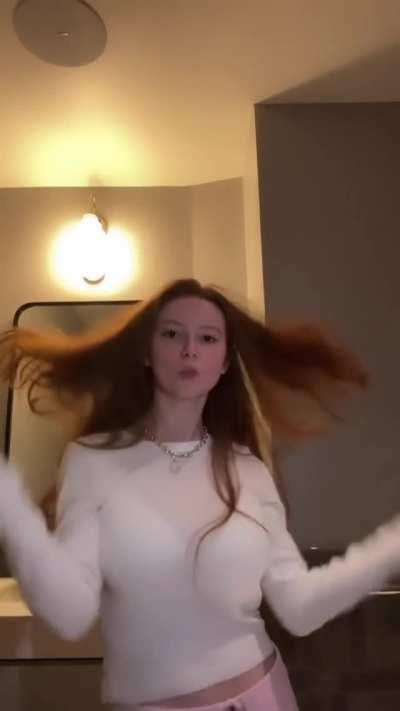 No Makeup Monday And Nice Dance Moves