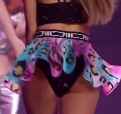 HER ASS IS SO NICE 🍑UPVOTE IF YOU WOULD EAT IT 🤪