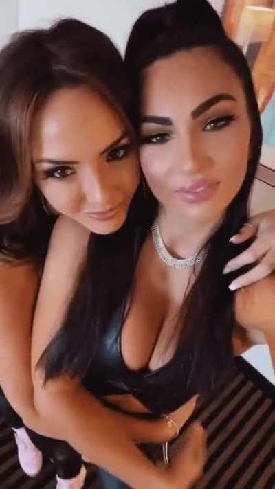 Cassie Lee & Jessica McKay 😍