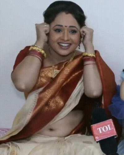 Hot 🔥 Rare Navel show of Madhavi Bhabhi