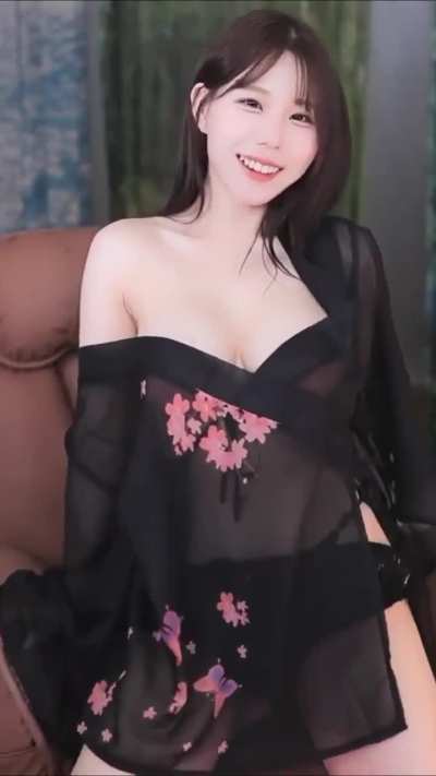 Anyone knows her name