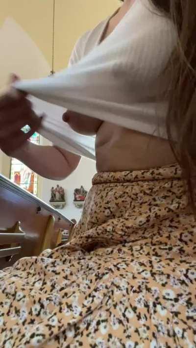 Flashing during church *sound on to hear priest