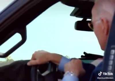 President Biden drives the new Electric F-150 Lightning ⚡️ with a secret service agent in the passenger seat