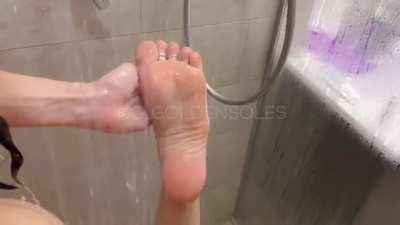 After my stroll in the forest, I had to clean the dirt off in a nice hot shower. Watch me get super soapy and wet 🥰💦