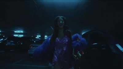 Selena’s tits bouncing in her new music video