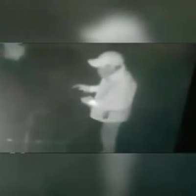 Ladron_baila_chido_en_pleno_robo