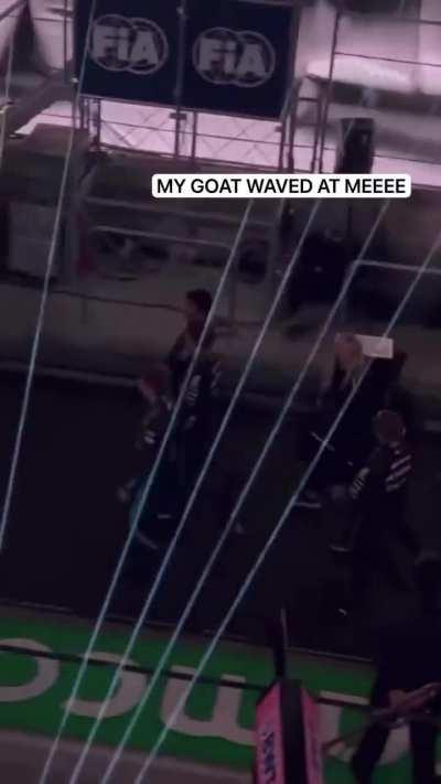 Not George between Alex and Logan😂