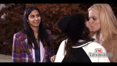 Renee Rapp & Ally Ioannides (The Sex Lives of College Girls - s02e02- Scene #2)