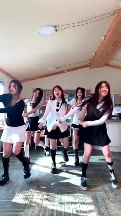 230703 NMIXX TikTok Update - Roller Coaster Dance Challenge 