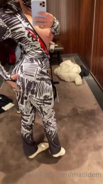 Check comments for the latest collection of this wild chick 👅 💋 ( NOV updated ) 💦