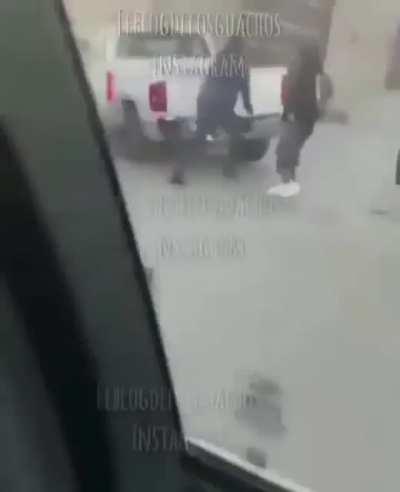 Sicarios in Baja California kidnapping someone. The lady filming this has balls for recording when she could have been shot.