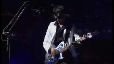 What's your favourite live intro of Bliss? [Glastonbury '04]