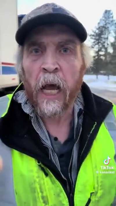 Road side attendant ain't having it from trucker