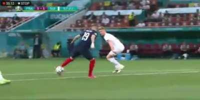 Did Benzema just do this!