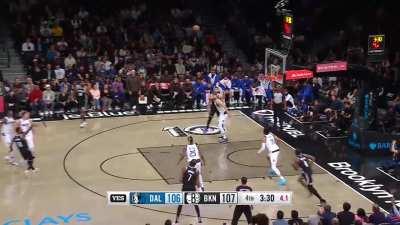 [Highlight] Kyrie drills the 3 pointer for his 13th point of the quarter.