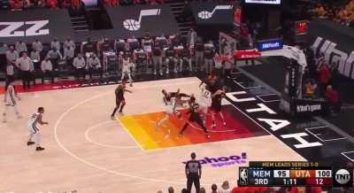 [Highlight] Gobert is upset that he doesnt get the foul call