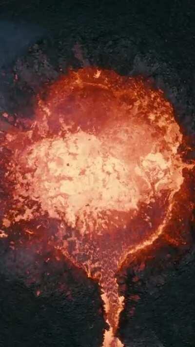 Something about this feels oddly satisfying 🤤🌋 Slowly lowering the drone into the erupting volcano in Iceland 🇮🇸