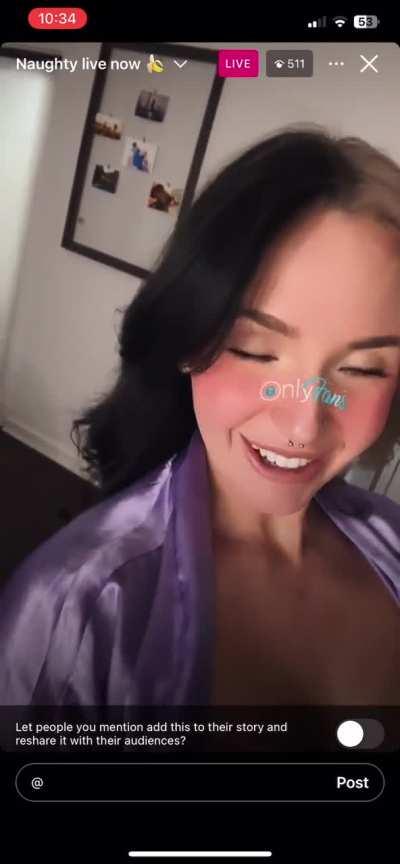 IG LIVE showing us the GOODS 🍒 on her TV