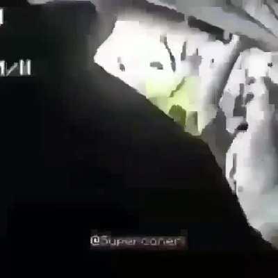 Passageiros:Ô MOTORISTA, PODE CORRER, QUE A SEXTA SÉRIE NÃO TEM MEDO DE MORRER