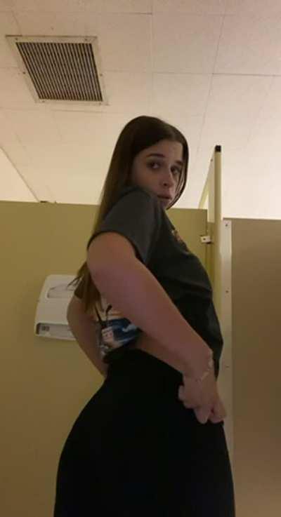 When school gets boring I get horny all the time.. and then stuff like this happens haha…