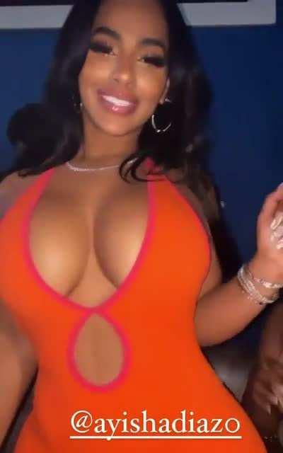 Fine asf😍think it’ll be a good idea to go for her if I were rich?🤔😂