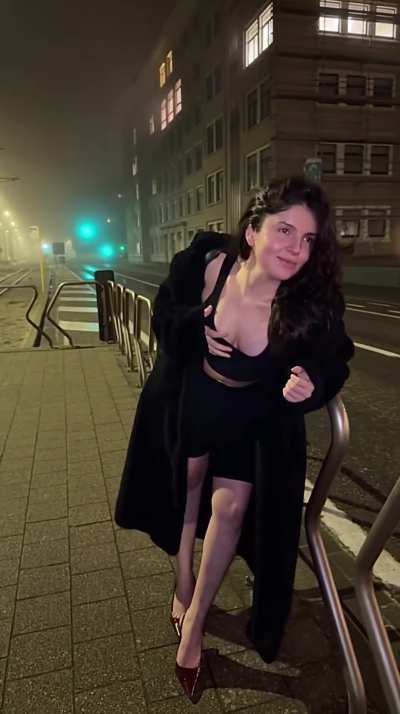 Deleting in 12h, say yay and I’ll send you my nudies