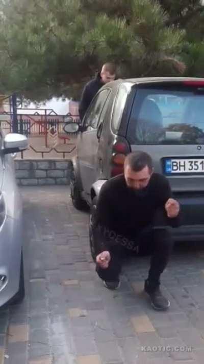 Выйди быстро сказал!