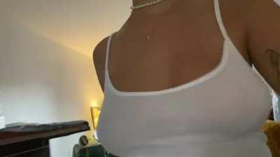 What would you do if you see me walking like this in your appartement ? 🥵(be creative 😈😏)