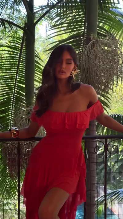 Red dress - IG Story April 2025