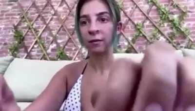 Me rn giving straggots a million reasons to why KDA All Out is totally unique, completely not ever been done before, unafraid to reference or not reference, even though the EP is not out yet 💋🌹