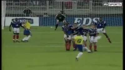 Roberto Carlos vs France, 25 years ago today