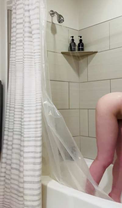 trying to find the right angle with a non-detachable shower head