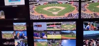 Gary Cohen and Ron Darling vibin' during a commercial break