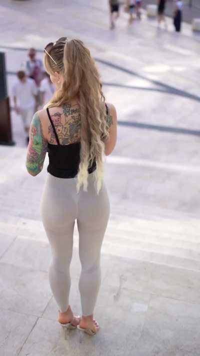 Is it possible to get noticed on Reddit without posting nudity?