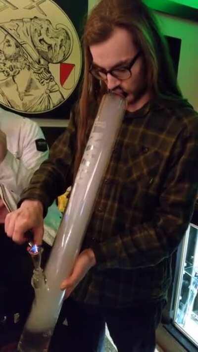 Last Februari when I visited Amsterdam to see my best buddy, I saw the biggest bong I had ever seen in my life. So naturally I had to rip it.