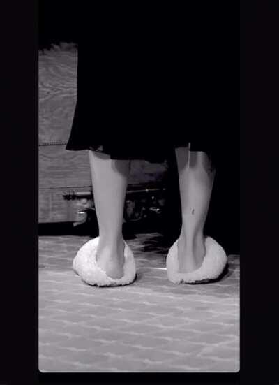 Those feet, that face