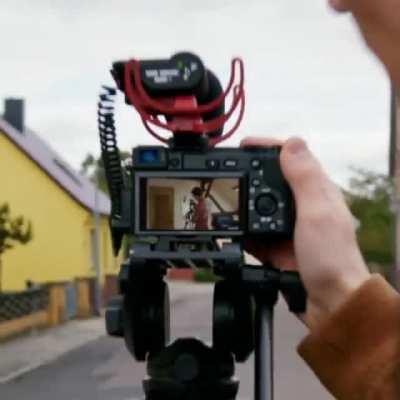 I saw this and my mind was blown...such smooth transition done by @volny.pro you can follow him on Instagram