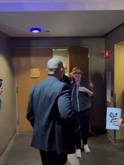 Steve Carell surprising fans attending Jenna Fischer's play in Chicago