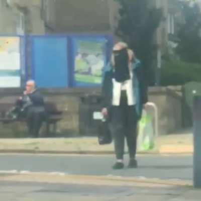 #BorisJohnson says wearing face masks is going to be mandatory in shops from next week! Here is a non-Muslim woman wearing the #Niqab! | @doamuslims