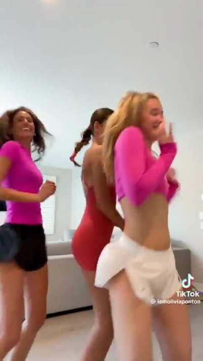 Olivia tiktok with freinds