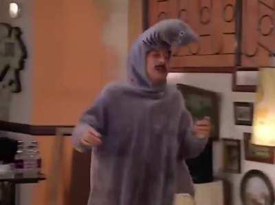 Mientras tanto Melconian llegando a las oficinas de Juntos por el Cambio: