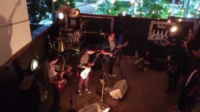 Hice un cover de Disco Eterno de Soda Stereo con mi banda. Espero les guste. Nos llamamos Picksedium.