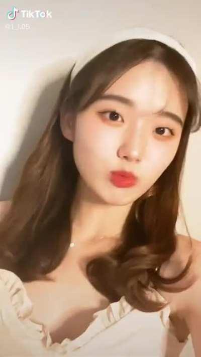 wanna kiss and facefxxk this cutie