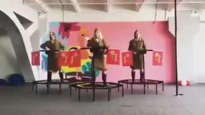 и сново опять враги глумятся