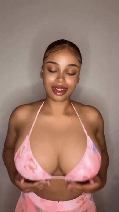 Ill introduce my 2 girls. They want to meet u