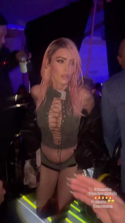 Bimbo Megan needed to share her hotness with everyone at the club
