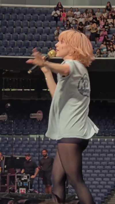 I want to bury my face between her thighs